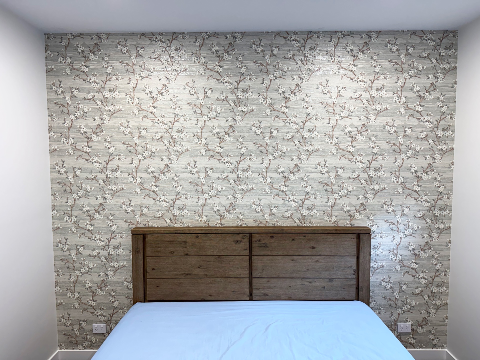 ❤️Love the wall!🥰
Beautiful non woven metallic embossed wallpaper for this bedroom wall ✨
To book an appointment 📞 (03)90187857
website: melbournewallpapers.com.au
#InteriorDesign
#HomeDecor
#HomeInspiration
#Renovation
#HomeStyling
#Melbourne
#MelbourneHomes
#DreamHome
#DesignInspiration #MelbourneWallpapers
#WallpapersMelbourne
#WallpaperInstallationMelbourne
#CustomWallpapersMelbourne
#MuralMelbourne
#TexturedWallpaper
#SilkWallpaper
#MetallicWallpaper
#NaturalSeagrass
#DesignerWallpaper
#WallpaperTrends
#ResidentialWallpaper
#CommercialWallpaper